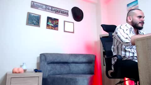 Esteban Fernandez online show from April 14, 4:40 am