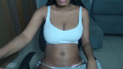 Snapshot of estefania_starlovee chatting on December 5, 5:15 am estefania_starlovee online show from December 5, 5:15 am