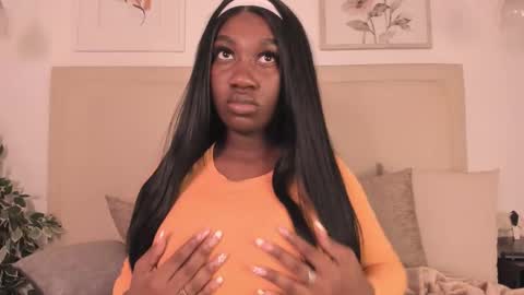 estefany online show from December 18, 3:23 am