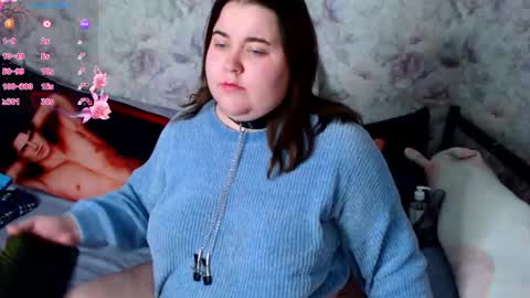 Snapshot of estelle_hicks chatting on December 9, 6:46 pm estelle_hicks online show from December 9, 6:46 pm