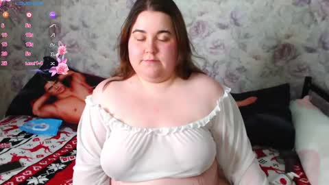 Snapshot of estelle_hicks chatting on December 20, 6:02 pm estelle_hicks online show from December 20, 6:02 pm