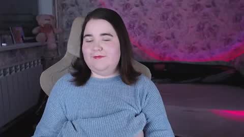 estelle_hicks online show from April 13, 6:57 pm