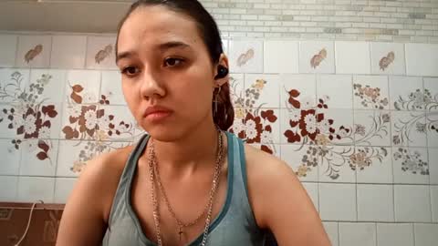 Snapshot of estellekirbo chatting on March 28, 1:11 pm estellekirbo online show from March 28, 1:11 pm