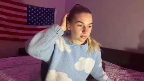 Ester online show from December 3, 6:17 pm