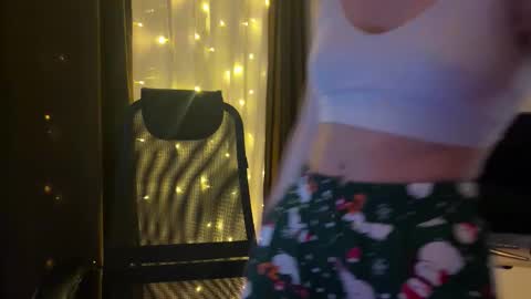 Ester online show from December 15, 3:27 pm