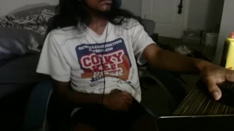 Snapshot of estessaid chatting on November 8, 12:00 am 94Bottles online show from November 8, 12:00 am