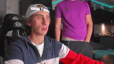 Snapshot of esthetics_boys chatting on October 11, 8:07 pm LOUIS online show from October 11, 8:07 pm