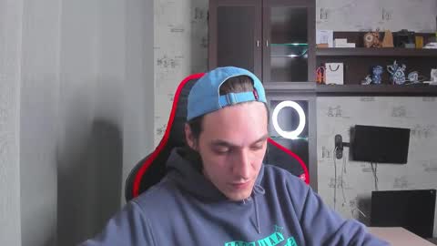 Snapshot of esthetics_boys chatting on October 29, 6:20 pm LOUIS online show from October 29, 6:20 pm