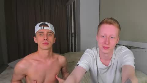Snapshot of esthetics_boys chatting on June 27, 2:16 am LOUIS online show from June 27, 2:16 am
