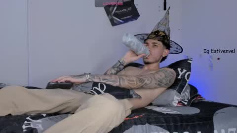 estivenvel online show from October 29, 9:49 pm