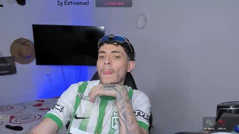 estivenvel online show from November 20, 6:29 pm