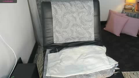 - E S T R E L L A  M I L F - online show from March 3, 10:10 pm