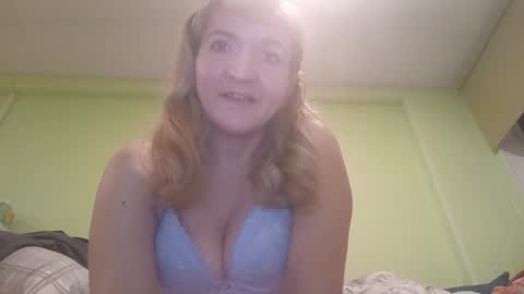 Snapshot of estrellawalters chatting on December 8, 5:44 pm estrellawalters online show from December 8, 5:44 pm