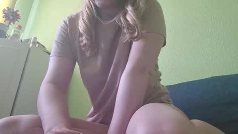 Snapshot of estrellawalters chatting on March 7, 12:56 pm estrellawalters online show from March 7, 12:56 pm