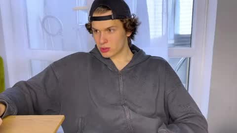 Alex online show from April 18, 9:02 am