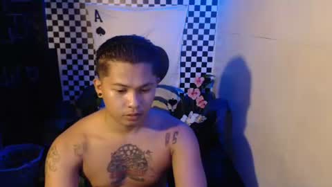 Snapshot of esward_tynn chatting on November 10, 3:27 am im esward tynn online show from November 10, 3:27 am