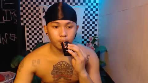 Snapshot of esward_tynn chatting on November 12, 4:57 am im esward tynn online show from November 12, 4:57 am