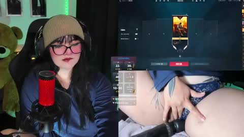 Snapshot of eternaaura_ chatting on April 17, 1:25 pm Aura online show from April 17, 1:25 pm