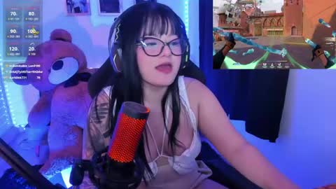 Snapshot of eternaaura_ chatting on April 19, 6:10 pm Aura online show from April 19, 6:10 pm