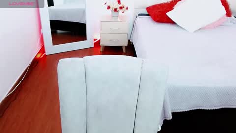 Snapshot of eternal_moonqs chatting on October 6, 7:44 pm Moon online show from October 6, 7:44 pm