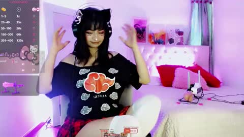 Snapshot of eternal_moonqs chatting on November 2, 8:33 pm Moon online show from November 2, 8:33 pm