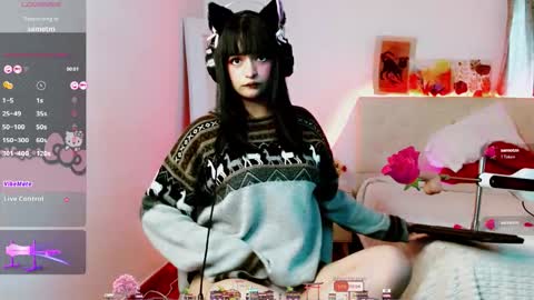 Snapshot of eternal_moonqs chatting on November 10, 8:30 pm Moon online show from November 10, 8:30 pm