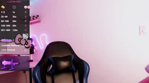 Snapshot of eternal_moonqs chatting on December 3, 7:34 pm Moon online show from December 3, 7:34 pm