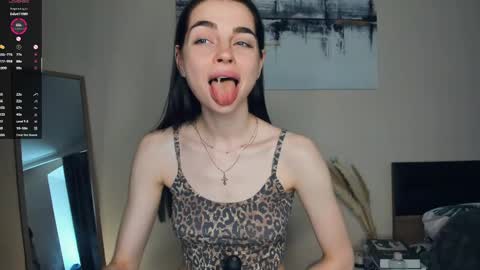 Snapshot of eternity_is_endless chatting on June 6, 7:46 am Mary online show from June 6, 7:46 am