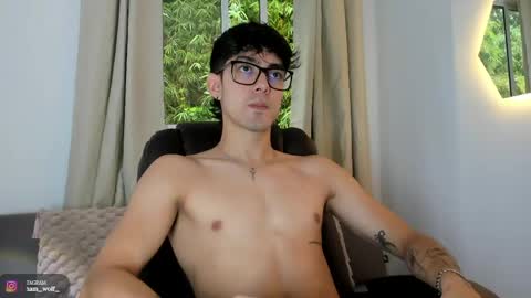 etham_wolf1 online show from May 8, 6:13 pm