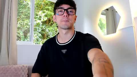 etham_wolf1 online show from May 30, 6:16 pm