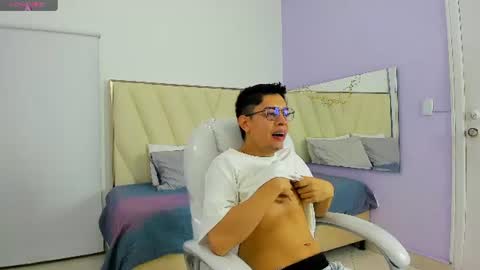 Snapshot of ethan12_ chatting on July 7, 3:20 am ethan12_ online show from July 7, 3:20 am