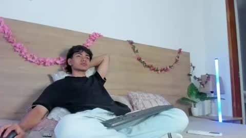Snapshot of ethan__carter chatting on July 29, 11:30 am Ethan Bigdick Latino online show from July 29, 11:30 am