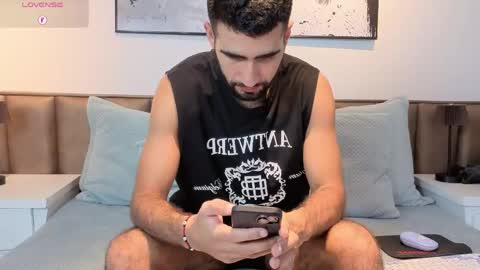 Snapshot of ethan__walker chatting on April 25, 7:11 pm Ethan online show from April 25, 7:11 pm