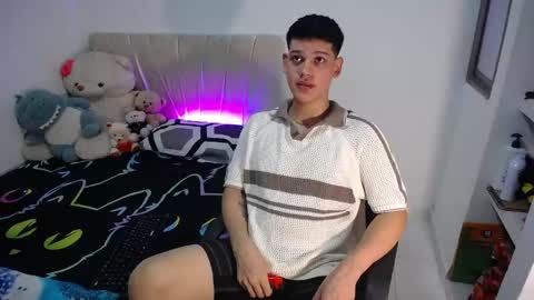 Snapshot of ethan_allard chatting on May 20, 9:10 pm ethan_allard online show from May 20, 9:10 pm