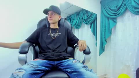 Snapshot of ethan_boy_ chatting on December 3, 8:17 pm Ethan online show from December 3, 8:17 pm