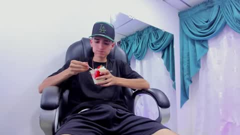 Snapshot of ethan_boy_ chatting on December 12, 9:04 pm Ethan online show from December 12, 9:04 pm