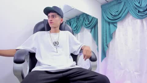 Snapshot of ethan_boy_ chatting on December 23, 10:12 pm Ethan online show from December 23, 10:12 pm