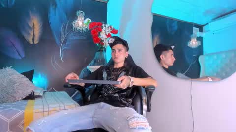 Snapshot of ethan_boy_ chatting on December 19, 9:33 pm Ethan online show from December 19, 9:33 pm