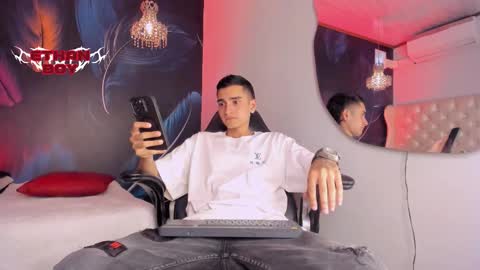 Snapshot of ethan_boy_ chatting on January 5, 7:06 pm Ethan online show from January 5, 7:06 pm