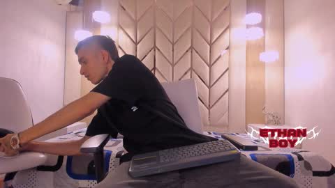 Snapshot of ethan_boy_ chatting on February 4, 8:14 pm Ethan online show from February 4, 8:14 pm