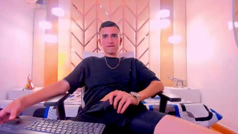 Snapshot of ethan_boy_ chatting on February 6, 8:56 pm Ethan online show from February 6, 8:56 pm