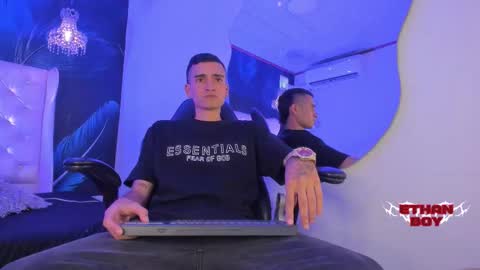 Snapshot of ethan_boy_ chatting on February 14, 8:27 pm Ethan online show from February 14, 8:27 pm