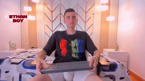 Snapshot of ethan_boy_ chatting on February 17, 8:04 pm Ethan online show from February 17, 8:04 pm