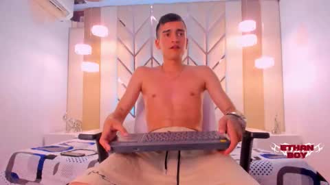 Snapshot of ethan_boy_ chatting on February 18, 8:05 pm Ethan online show from February 18, 8:05 pm