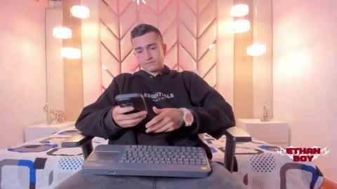 Snapshot of ethan_boy_ chatting on February 19, 8:38 pm Ethan online show from February 19, 8:38 pm