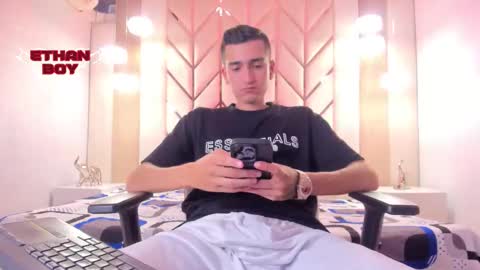 Snapshot of ethan_boy_ chatting on February 21, 9:05 pm Ethan online show from February 21, 9:05 pm