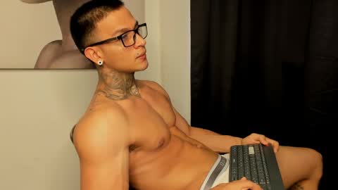 Snapshot of ethan_devis7 chatting on May 27, 8:50 pm Ethan - Independent model online show from May 27, 8:50 pm
