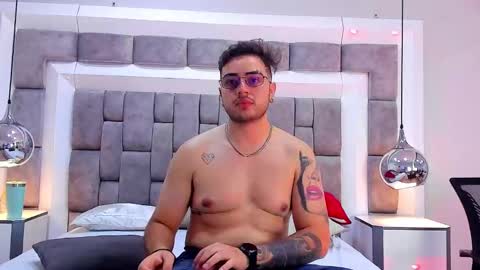 Snapshot of ethan_greys chatting on November 14, 5:39 am ethan_greys online show from November 14, 5:39 am