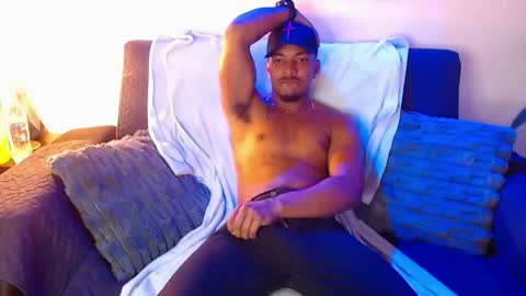 Snapshot of ethan_jons chatting on June 7, 8:01 pm Ethan online show from June 7, 8:01 pm