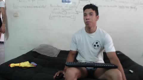 Snapshot of ethan_noir chatting on April 23, 9:17 pm Ethan Noir online show from April 23, 9:17 pm
